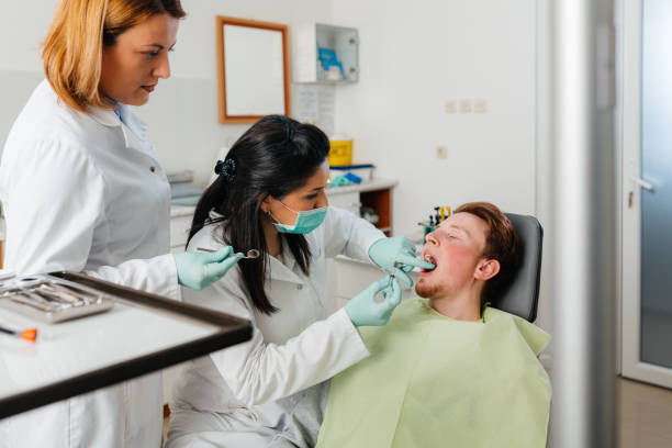 Best Emergency Dentist for Knocked-Out Tooth in Uhrichsville, OH
